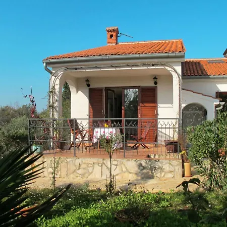 Prázdninový dům Ema - Pul418 By Interhome *